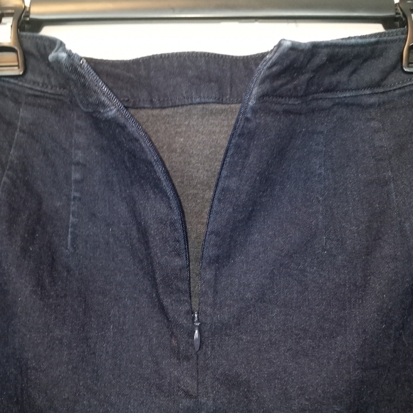 Loft dark wash denim deep blue/black mini skirt size 8 petite - Picture 4 of 6